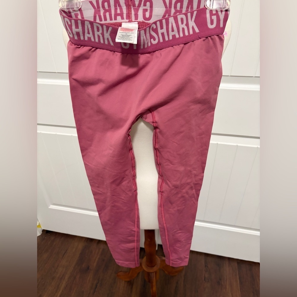 Gymshark Kids Leggings in Vibrant Pink
